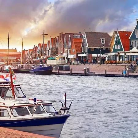 Houseboat Woude Semesterbostad Uitgeest