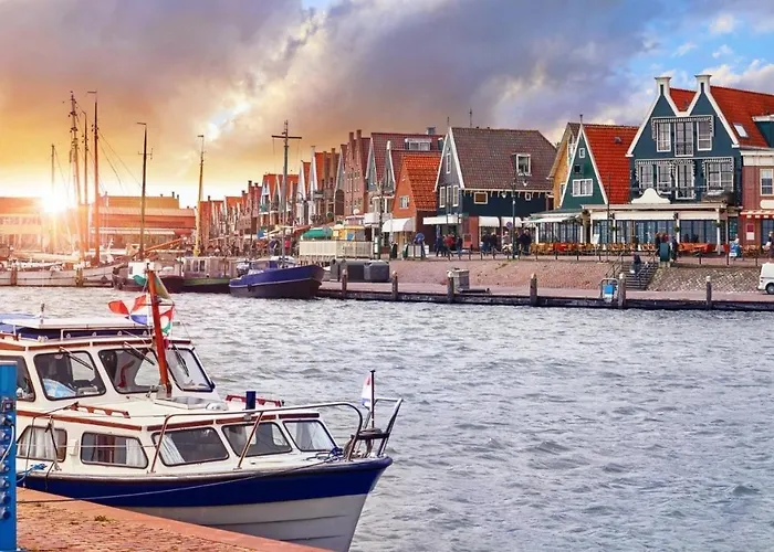 Houseboat Woude Feriehus Uitgeest