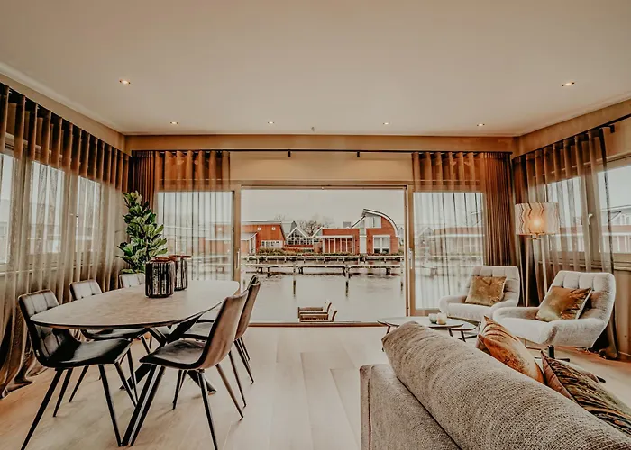 Houseboat Woude Feriehus Uitgeest