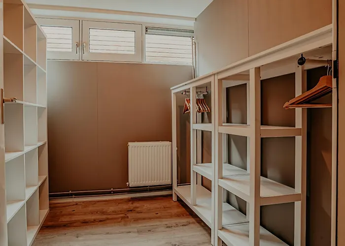 Houseboat Woude * Uitgeest