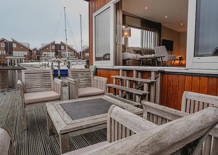 Houseboat Woude Feriehus